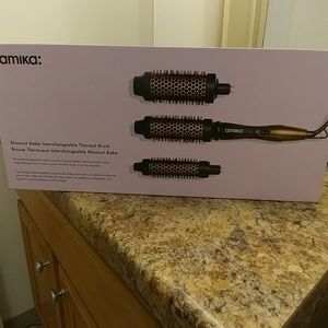 amika: Blowout Babe Thermal Brush Set